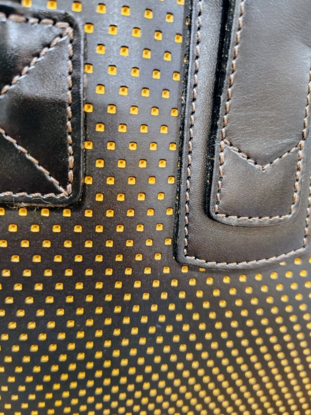 Vintage Dooney & Bourke Polka Dot Yellow Bucket Shoulder Bag Gold Hardware Clasp - Picture 8 of 16